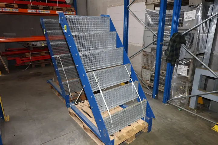 1 x Stahltreppe H.: 120 / B.: 80 cm